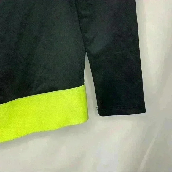 Mock Neck Crop Top - Picture 4 of 6